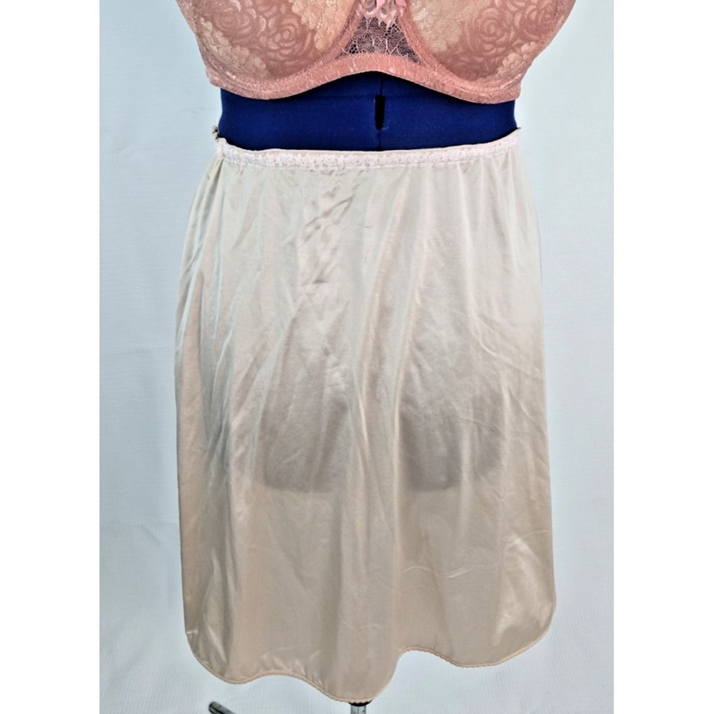 Vassarette 100% Nylon Petticoat‎ beige elastic waist  half slip Lingerie Medium